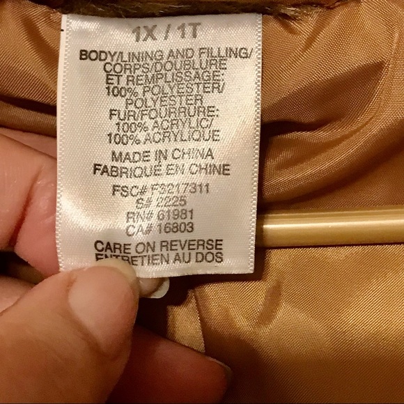 Nice & comfortable golden Puffer coat with faux fur collar, 2 pockets, size 1X - Picture 10 of 12